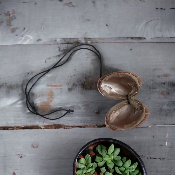 Seashell Trinket Box Necklace, Zippered, Fabric Adjustable Strap, Handmade - Picture 3 of 5